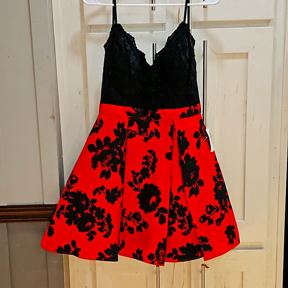 Open back dress - Picture 1 of 5